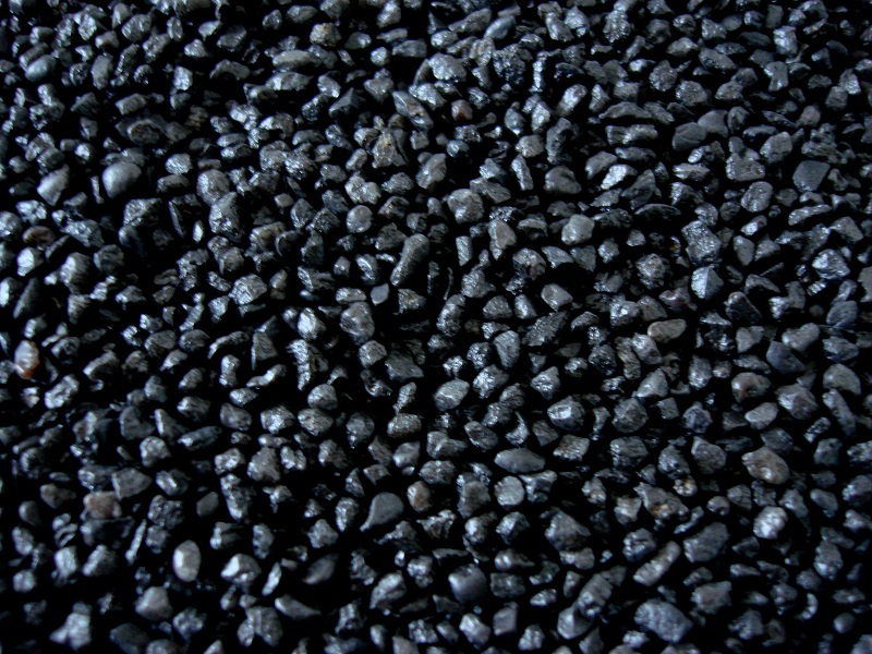 0,5 kg Ladegut schwarz - wie Kohle -  1,2 - 2,5 mm Koernung
